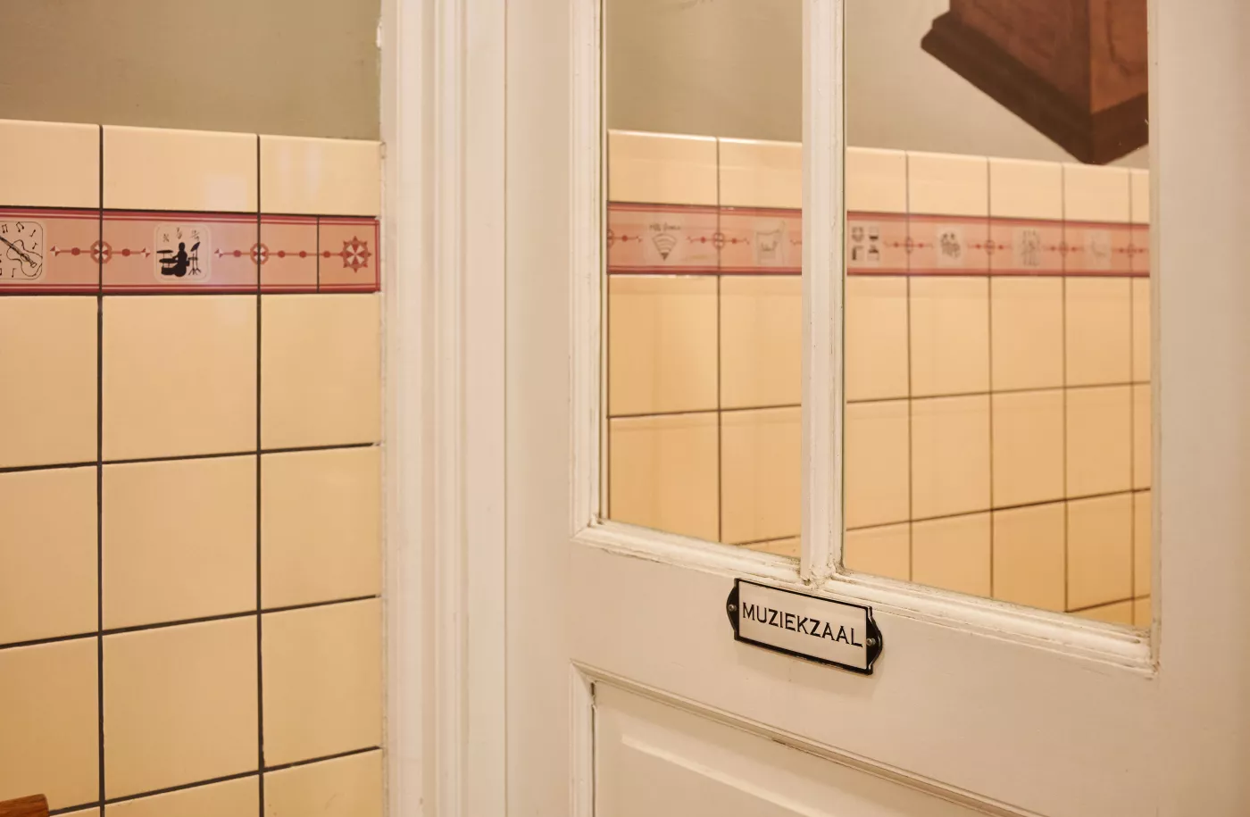 Deur van de muziekzaal op het Stadslyceum.
