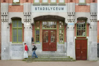 Stadslyceum-gebouw vanaf de voorkant.